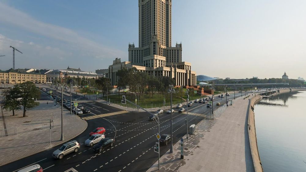 NKTP by Leonidov and Stalinist High-Rise in Zaryadye